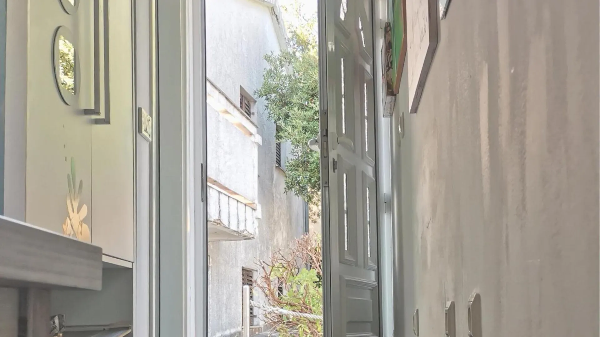 2 Bedroom Gorgeous Apartment In Petrcane